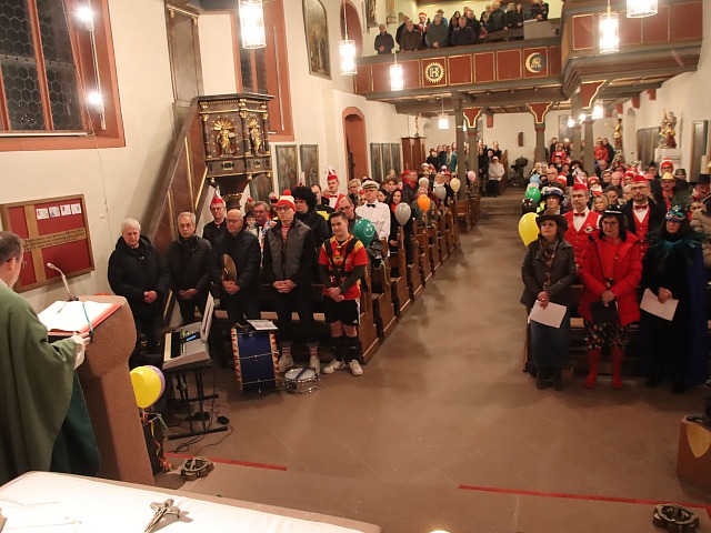 Foto: Herbert Ehehalt | Gut gefüllt waren die Reihen beim Fastnacht-Gottesdienst in der St.-Laurentius-Kirche.